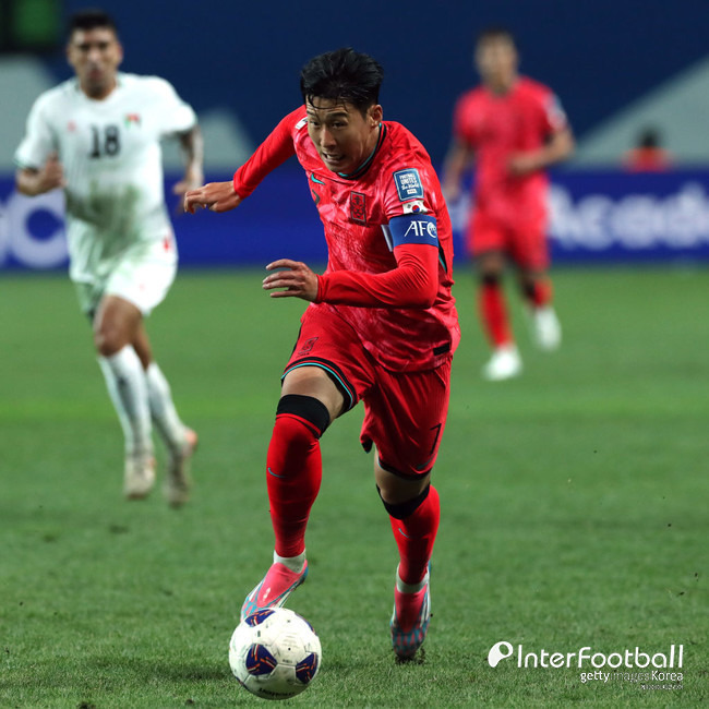 [사진=게티이미지] 홍명보 감독이 이끄는 대한민국 축구 국가대표팀(FIFA 랭킹 23위)은 5일 오후 8시 서울월드컵경기장에서 열린 2026 국제축구연맹(FIFA) 북중미 월드컵(미국-캐나다-멕시코) 아시아 지역 3차 예선 1차전에서 팔레스타인(FIFA 랭킹 96위)과 0-0으로 비겼다. 이날 경기장엔 59,576명이 찾았다.