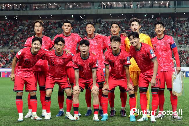 [사진=게티이미지]&nbsp;홍명보 감독이 이끄는 대한민국 축구 국가대표팀(FIFA 랭킹 23위)은 5일 오후 8시 서울월드컵경기장에서 열린 2026 국제축구연맹(FIFA) 북중미 월드컵(미국-캐나다-멕시코) 아시아 지역 3차 예선 1차전에서 팔레스타인(FIFA 랭킹 96위)과 0-0으로 비겼다. 이날 경기장엔 59,576명이 찾았다.