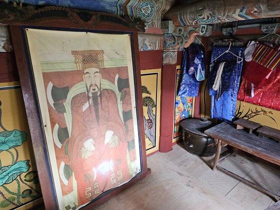 전횡장군의 사당인 치동묘 안의 전횡장군 초상화.