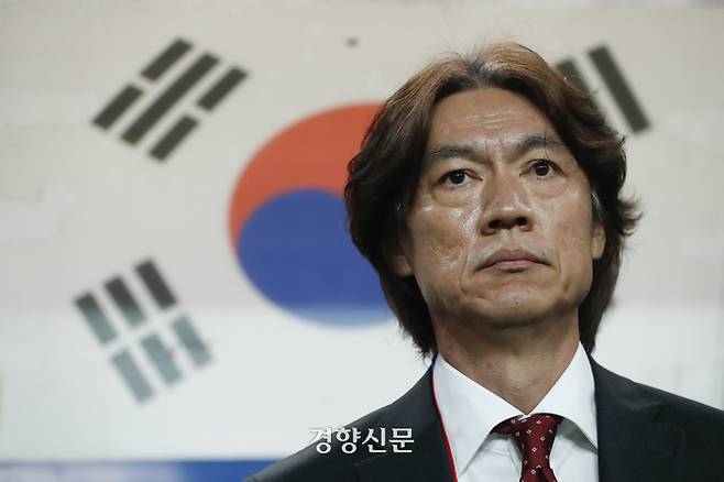 홍명보 한국 축구대표팀 감독이 5일 서울월드컵경기장에서 열린 2026 북중미 월드컵 아시아 3차 예선 B조 1차전 팔레스타인과의 경기에 입장하고 있다. 문재원 기자