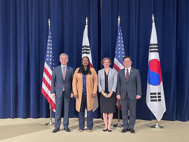 (From left to right) South Korea's First Vice Minister of Foreign Affairs Kim Hong Kyun, US Under Secretary of State for Arms Control and International Security Bonnie Jenkins, US Acting Deputy Under Secretary of Defense for Policy Cara Abercrombie and South Korea's Deputy Minister for National Defense Policy Cho Chang-lae convene for the fifth meeting of the Extended Deterrence Strategy and Consultation Group (EDSCG) in Washington on Wednesday. (Ministry of Foreign Affairs)