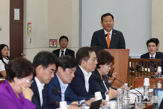 [서울=뉴시스] 권창회 기자 = 이상민 행정안전부 장관이 5일 오전 서울 여의도 국회에서 열린 행정안전위원회 전체회의에서 인사말을 하고 있다. 2024.09.05. kch0523@newsis.com