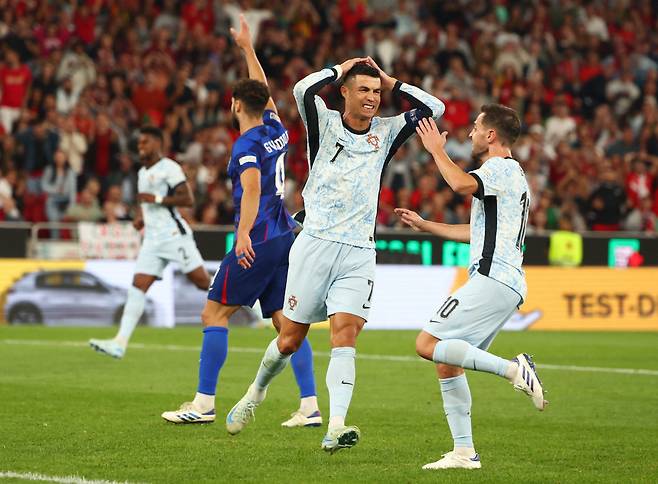 Soccer Football - Nations League - League A - Group 1 - Portugal v Croatia - Estadio da Luz, Lisbon, Portugal - September 5, 2024 Portugal's Cristiano Ronaldo reacts after he misses a chance to score REUTERS/Pedro Nunes<저작권자(c) 연합뉴스, 무단 전재-재배포, AI 학습 및 활용 금지>