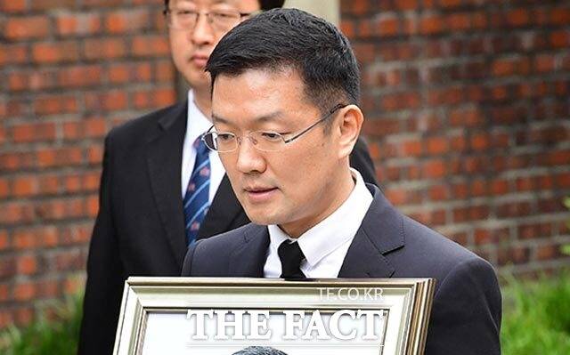 윤관 블루런벤처스 대표가 세금을 내지 않기 위해 강남세무서장을 상대로 제기한 '종합소득세 부과 처분 취소 청구' 소송의 5차 변론기일이 5일 오후 진행됐다. /더팩트 DB