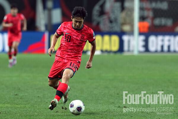 사진=게티이미지. 홍명보 감독은 자신을 향한 야유에 대해&nbsp;"그런 장면을 (받아들이기엔) 쉽지 않다. 하지만 지금 상황에선 팬들의 마음을 충분히 이해한다. 그 부분은 내가 앞으로 견뎌내야 하는 것이라고 생각한다"라고 전했다.