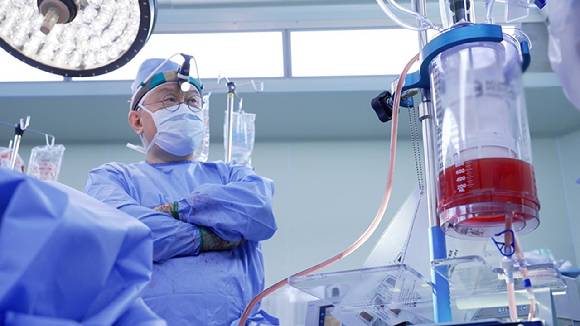 그렇다고 치료를 포기하면 안 된다. 치료가 어려운 것은 맞지만 절대 불가능한 것은 아니기 때문이다. 희망을 놓지 않고 열심히 치료하고 있는 환자들이 있다. [사진=EBS]