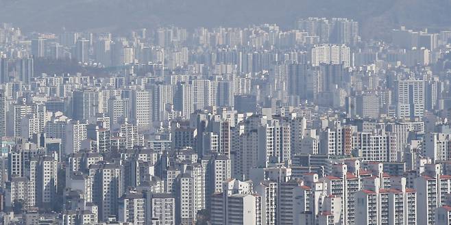 가을 분양 성수기인 9~10월 수도권에서 2만5000가구가 공급될 예정이다. 사진은 서울시내 한 아파트 밀집 지역. /사진=뉴스1