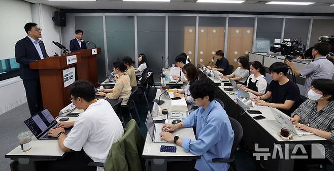 [서울=뉴시스] 고범준 기자 = 김병환 금융위원회 위원장이 6일 서울 종로구 정부서울청사에서 가계부채 관련 브리핑을 하고 있다. (공동취재) 2024.09.06. photo@newsis.com