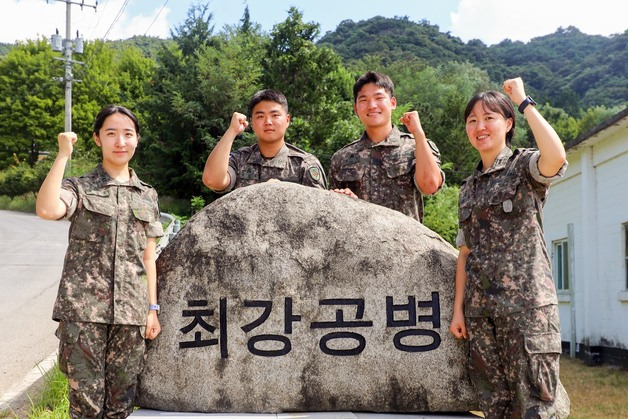 광주 북구 삼각동 인근에서 온열질환자를 구조한 육군 31사단 장병들. 사진 제공=31보병사단