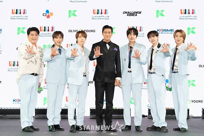 (서울=뉴스1) 권현진 기자 = 슈퍼주니어가 지난 7일 사우디아라비아 블러바드 리야드 시티 모하메드 압두 아레나(Mohammed Abdu Arena)에서 열린 'KCON SAUDI ARABIA 2023'에서 포즈를 취하고 있다. (CJ ENM 제공) 2023.10.8/뉴스1 Copyright (C) 뉴스1. All rights reserved. 무단 전재 및 재배포, AI학습 이용 금지. /사진=(서울=뉴스1) 권현진 기자