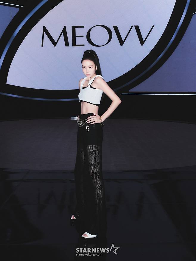 걸그룹  '미야오'(MEOW) 나린이 6일 오후 온라인으로 진행된 데뷔 싱글 앨범 '미야오' 발매 기념  쇼케이스에서 포즈를 취하고 있다. /사진제공=더블랙레이블 2024.09.06 /사진=이동훈