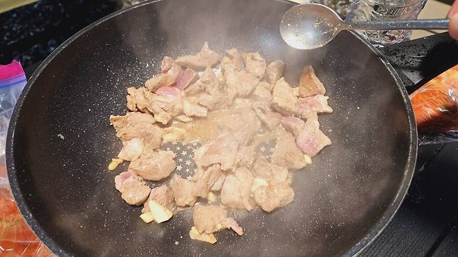 20240906_185839.jpg 캠핑 1일차) 저녁은 보쌈수육과 김치찌개