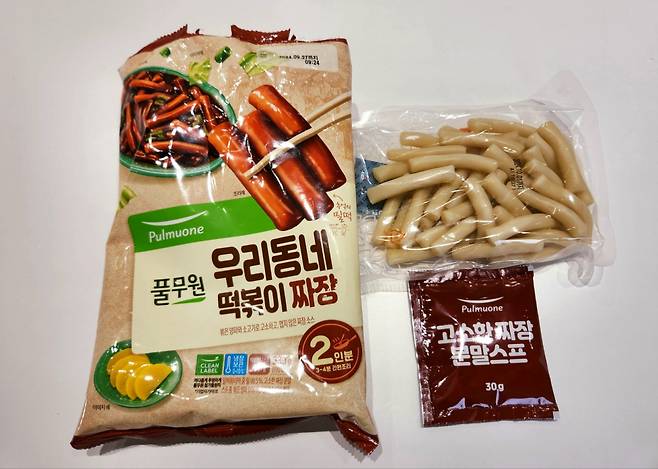 Meal kit components of Pulmuone Woori Dongnae Tteokbokki ( Pulmuone)