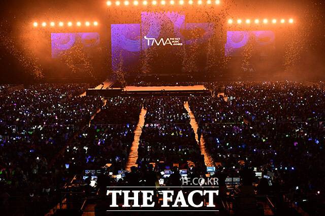 <더팩트>가 주최하고 팬앤스타와 필링바이브(FEELINGVIVE)가 주관하는 '2024 더팩트 뮤직 어워즈(2024 THE FACT MUSIC AWARDS, TMA)'가8일 오후 일본 오사카 '교세라 돔 오사카'에서 화려한 막을 올리고 있다. /교세라 돔 오사카=남윤호 기자