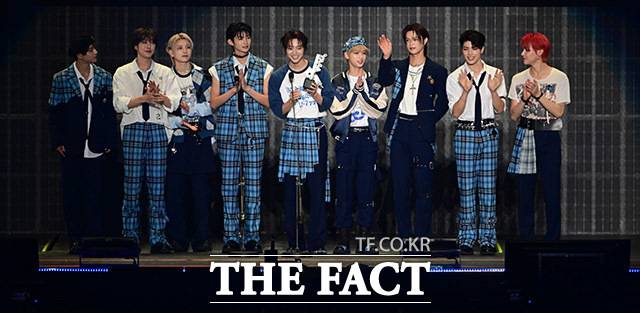 <더팩트>가 주최하고 팬앤스타와 필링바이브(FEELINGVIVE)가 주관하는 '2024 더팩트 뮤직 어워즈(2024 THE FACT MUSIC AWARDS, TMA)'가 8일 오후 일본 오사카 '교세라 돔 오사카'에서 열린 가운데 '글로벌 제너레이션'을 수상한 그룹 앤팀이 소감을 말하고 있다. /교세라 돔 오사카=남윤호 기자