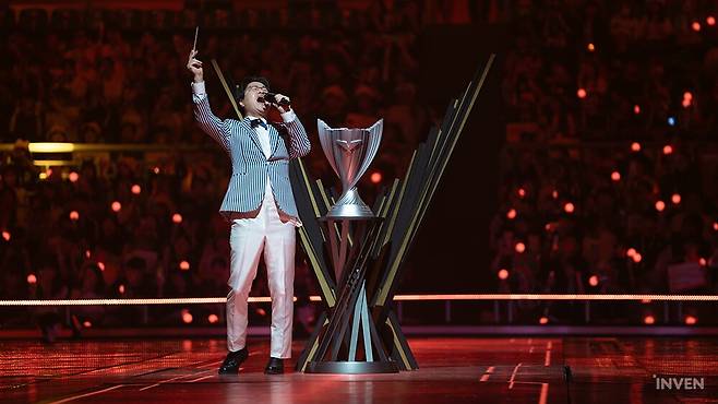 ▲ 그리고 전용준 캐스터의 열정적인 외침과 함께 오프닝 세리머니가 시작됩니다