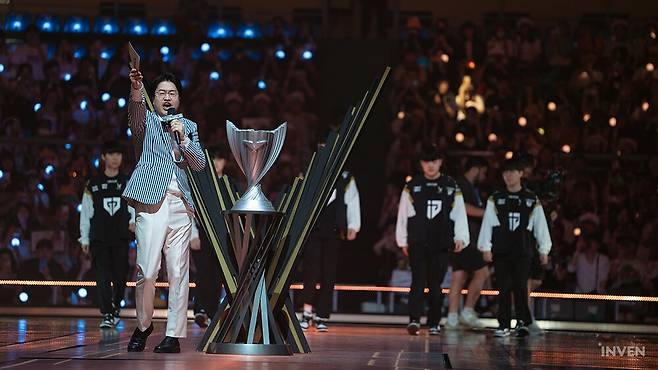 ▲ 그리고 멋지게 입장하는 젠지 선수들