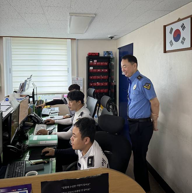 추석 연휴을 앞두고 관내 유선 사업장 등을 점검하고 있는 이명준청장