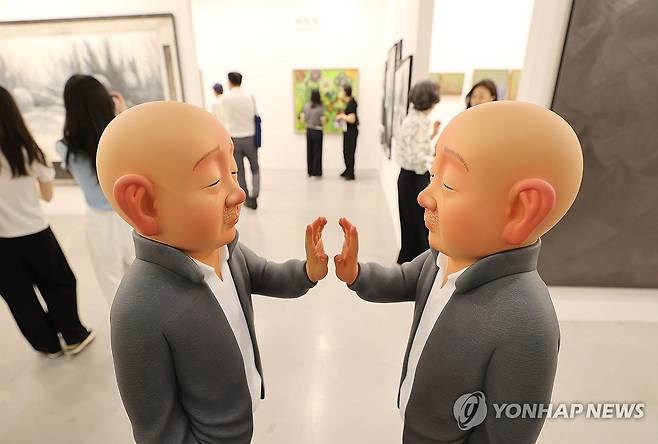 '키아프 서울 2024' 개막 (서울=연합뉴스) 이재희 기자 = 4일 서울 강남구 코엑스에서 열린 한국국제아트페어(키아프·Kiaf)의 한 부스에 박진성 작가의 작품이 전시돼 있다. 2024.9.4 scape@yna.co.kr