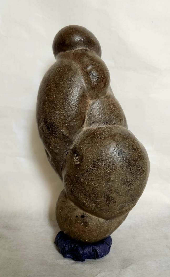 어머니가 아기를 안고 있는 모습.&nbsp;