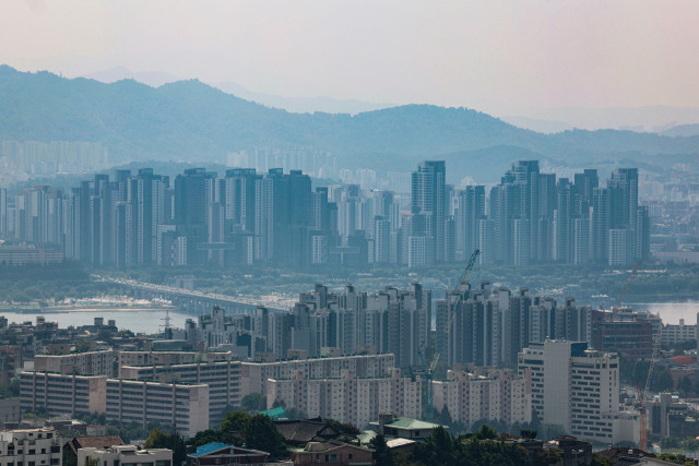 8일 남산에서 바라본 서초구 일대 아파트. 연합뉴스