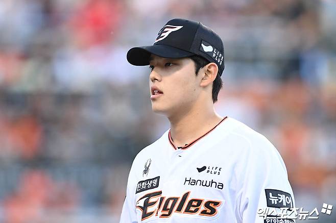 한화는 8일 잠실구장에서 열린 '2024 신한 SOL Bank KBO 리그' LG와 팀 간 15차전 맞대결에서 3-14로 대패했다. 이날 패배로 팀은 리그 7위로 한 계단 내려갔다. 에이스 문동주(사진)의 부재가 아쉬웠던 경기였다. 엑스포츠뉴스 DB