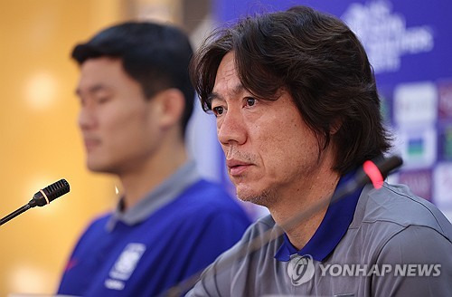 팔레스타인전서 졸전 끝에 0-0 무승부를 거뒀던 홍명보 축구대표팀 감독이 다가올 오만전에는 더 나은 경기력을 기대했다. 준비 기간이 하루밖에 없었던 지난 경기와 달리 오만전은 2~3일의 여유가 있었던 것이 큰 도움이 될 거라고 기대하면서 선수단이 체력적, 전술적으로 많이 좋아졌다고 밝혔다. 연합뉴스