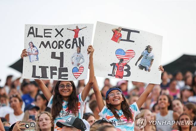 앨릭스 모건의 팬들 [Getty Images via AFP=연합뉴스]