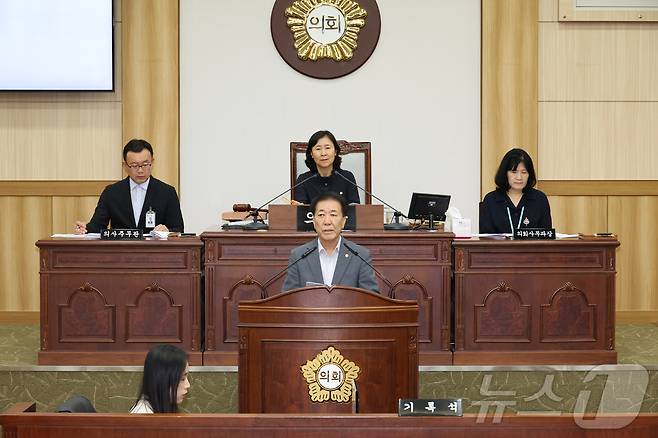 울산동구의회는 제223회 임시회 제2차 본회의를 열고 추경예산안을 원안가결하고 8일간의 의사일정을 마무리했다.(울산동구의회제공)