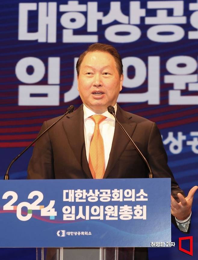 지난 3월 21일 서울 대한상의에서 열린 대한상공회의소 임시의원총회에서 제25대 회장으로 재선임된 최태원 회장이 인사말을 하고 있다.   사진=허영한 기자 younghan@