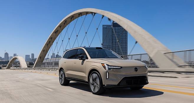 &nbsp;볼보 전기 SUV 'EX90'