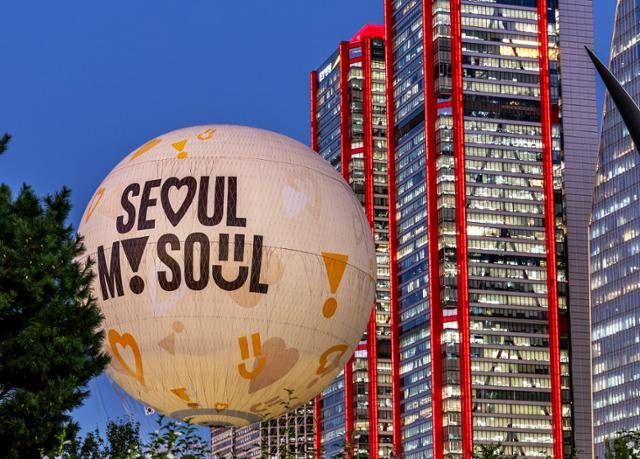 여의도의 새로운 랜드마크 서울달은 최대 20명까지 탑승할 수 있다. 서울관광재단 제공