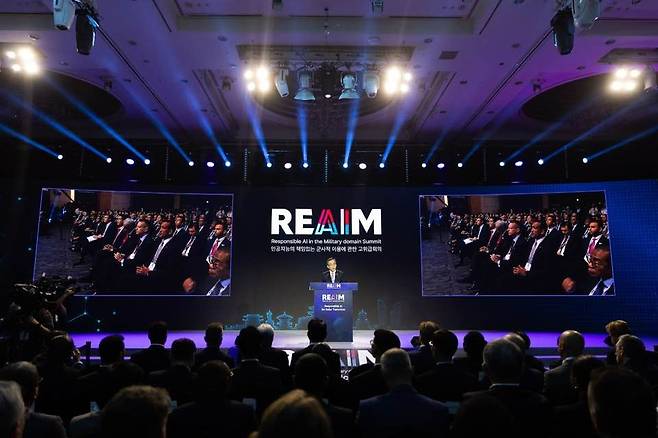 Foreign Minister Cho Tae-yul delivers a speech at the opening ceremony of the 2024 Responsible AI in the Military Domain (REAIM) Summit on Monday. (Ministry of Foreign Affairs)