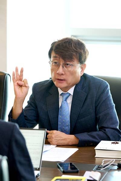 ▲지난 4일 오후 서울 마포구 상암 MBC 본사에서 미디어오늘과 인터뷰하는 안형준 MBC 사장. 사진=MBC 제공.