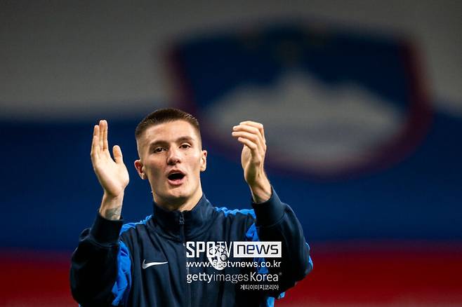 ▲ 이날 승리의 주역은 벤자민 세슈코였다. 슬로베니아의 최전방 공격수로 선발 출전한 세슈코는 전반 23분 선제골을 넣으며 슬로베니아에 리드를 안겼다. 이어서 5분 뒤, 자신의 2번째 골을 넣었으며 후반 18분에는 해트트릭을 완성했다.