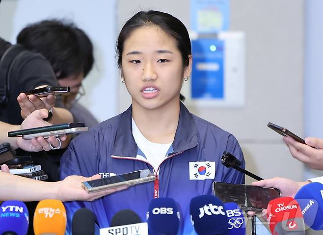 지난달 파리 올림픽을 마치고 인천국제공항에 입국해 입장을 밝히고 있는 안세영. /사진=뉴스1