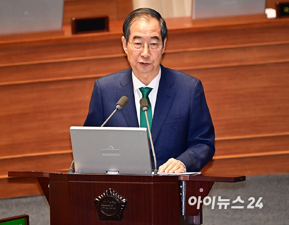 한덕수 국무총리가 11일 오후 서울 여의도 국회에서 열린 본회의에서 이언주 더불어민주당 의원의 대정부 질문(경제 관련 질문)에 답하고 있다. [사진=곽영래 기자]