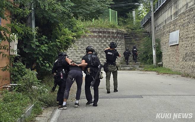 충남도립대 경찰행정학과는 최근 공주시 유구읍 일원에서 열린 충남경찰특공대 테러 대응전술(MACTAC‧맥택) 합동훈련에 참가했다.