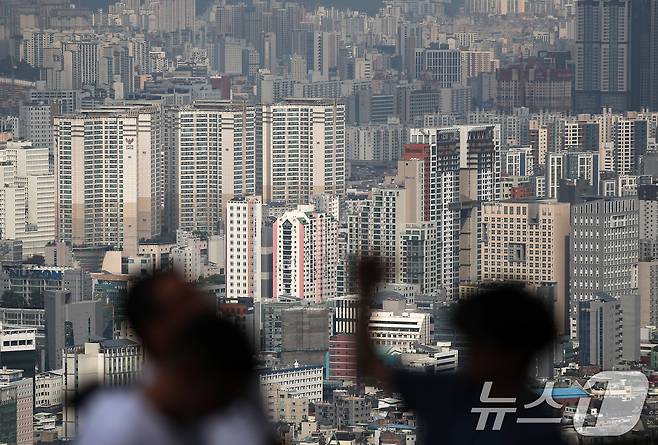 서울 중구 남산에서 바라본 서울시내 아파트 밀집지역 모습. ⓒ News1 오대일 기자