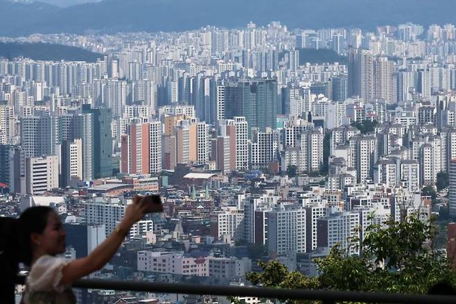 서울 남산에서 바라본 시내 아파트 모습 / 사진출처=연합뉴스