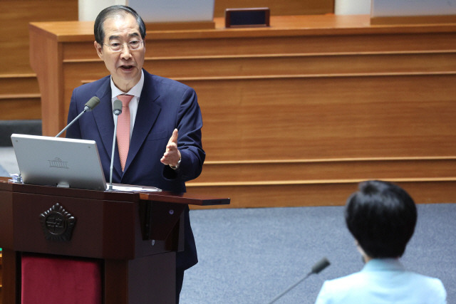 ▲ 한덕수 국무총리가 12일 오후 국회 본회의장에서 열린 교육·사회·문화 분야 대정부질문에서 더불어민주당 백혜련 의원의 질문에 답하고 있다. 연합뉴스