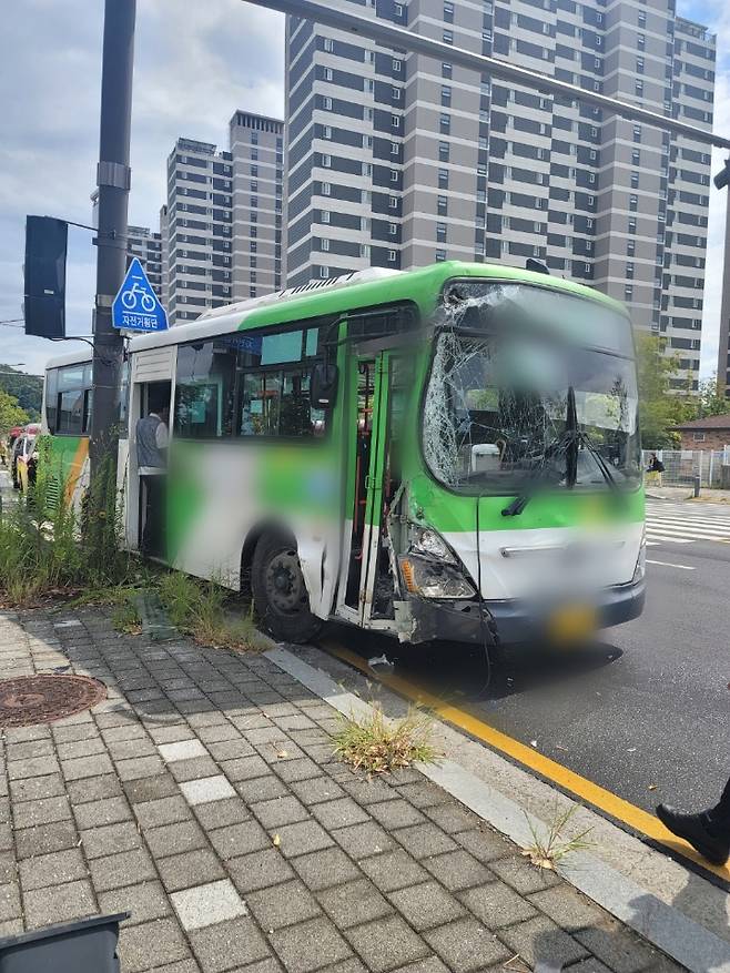 ▲ 광주광역시 남구 압촌동의 한 공동주택 앞 삼거리 [광주 남부소방서]