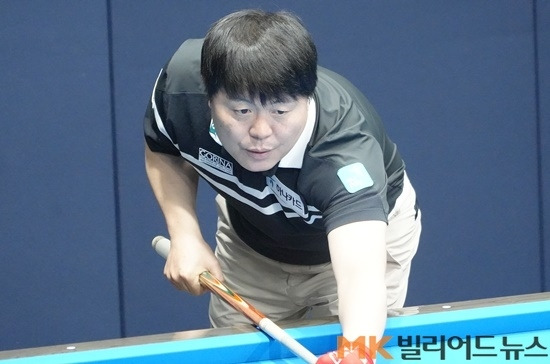 김병호가 12일 경기도 고양 킨텍스PBA스타디움에서 열린 ‘크라운해태 PBA챔피언십 2024 한가위’ 128강전에서 최명진에 세트스코어 3:0으로 완승, 64강에 선착했다. (사진= MK빌리어드뉴스 DB)