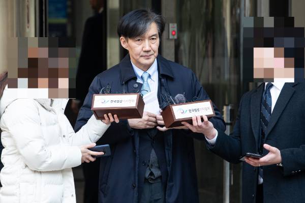 조국 조국혁신당 대표가 지난 11일 'SNL코리아' 시즌6 녹화를 마쳤다. 사진은 지난 2월 서울 서초구 서울고등법원에서 열린 뇌물수수·직권남용 등 혐의 2심 선고 공판을 마치고 나온 조 대표의 모습. /사진=뉴스1