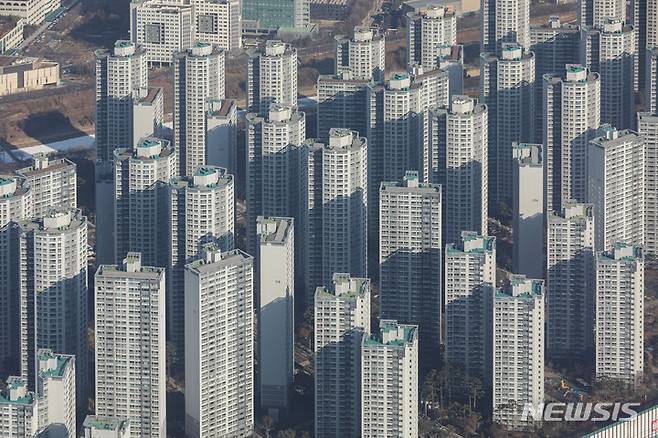 [서울=뉴시스]서울 송파구 롯데월드타워 서울스카이 전망대에서 바라본 송파구 아파트 단지 모습. 2024.09.13. (사진=뉴시스 DB) photo@newsis.com