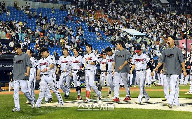 LG가 통합 2연패에 실패한 원인은 지난해보다 약한 마운드 때문이라는 분석이 있다. 투수 두 명이 음주운전과 음주운전 방조로 경찰 조사를 받게 돼 구단의 대응 수위에 눈길이 쏠린다. 사진 | 박진업 기자 upandup@sportsseoul.com