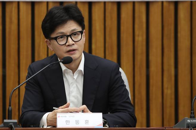 한동훈 국민의힘 대표가 북한의 우라늄 농축시설 공개에 민주당 정권 시절 외교정책이 만든 일이라고 비판했다. 사진은 지난 12일 오후 서울 여의도 국회에서 열린 지역·필수의료체계 개선을 위한 당정협의회에 참석해 발언하는 모습. /사진=뉴스1