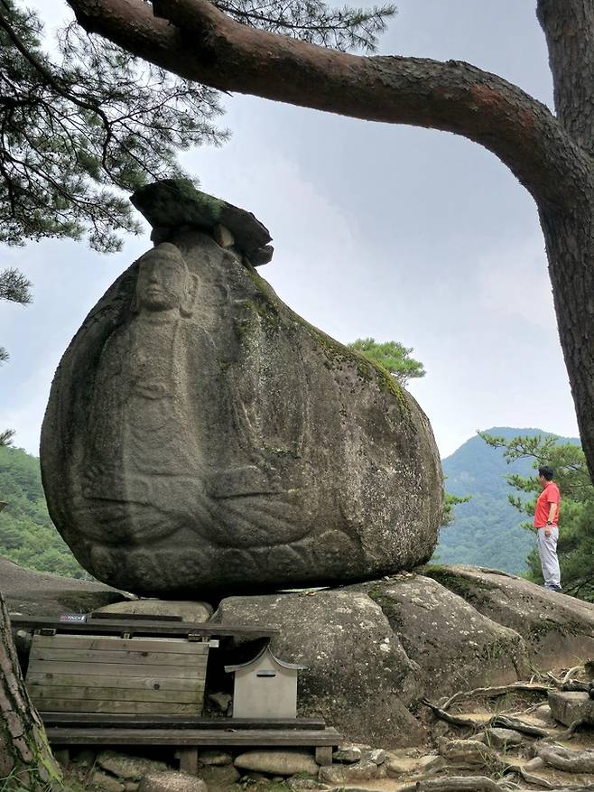 무릉리 마애여래좌상.