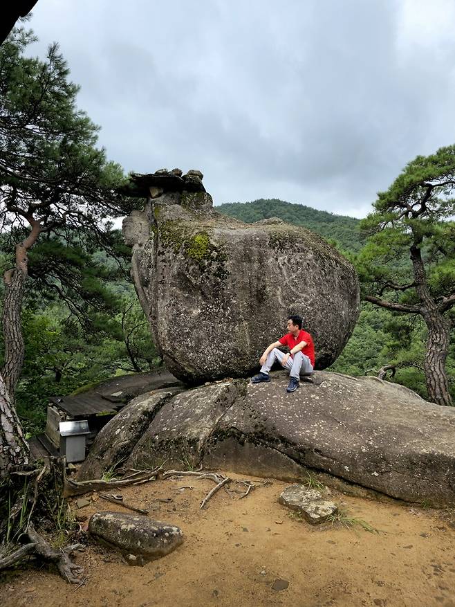 무릉리 마애여래좌상.