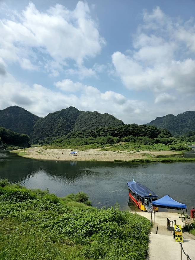 청령포 전경.